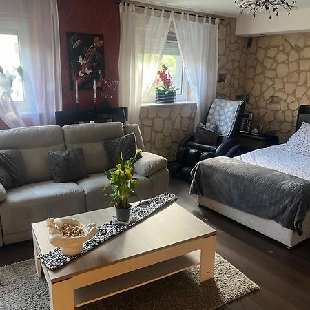 Gaestezimmer In Ratingen Bei Duesseldorf Mit Einem Hauch Luxus Exterior foto