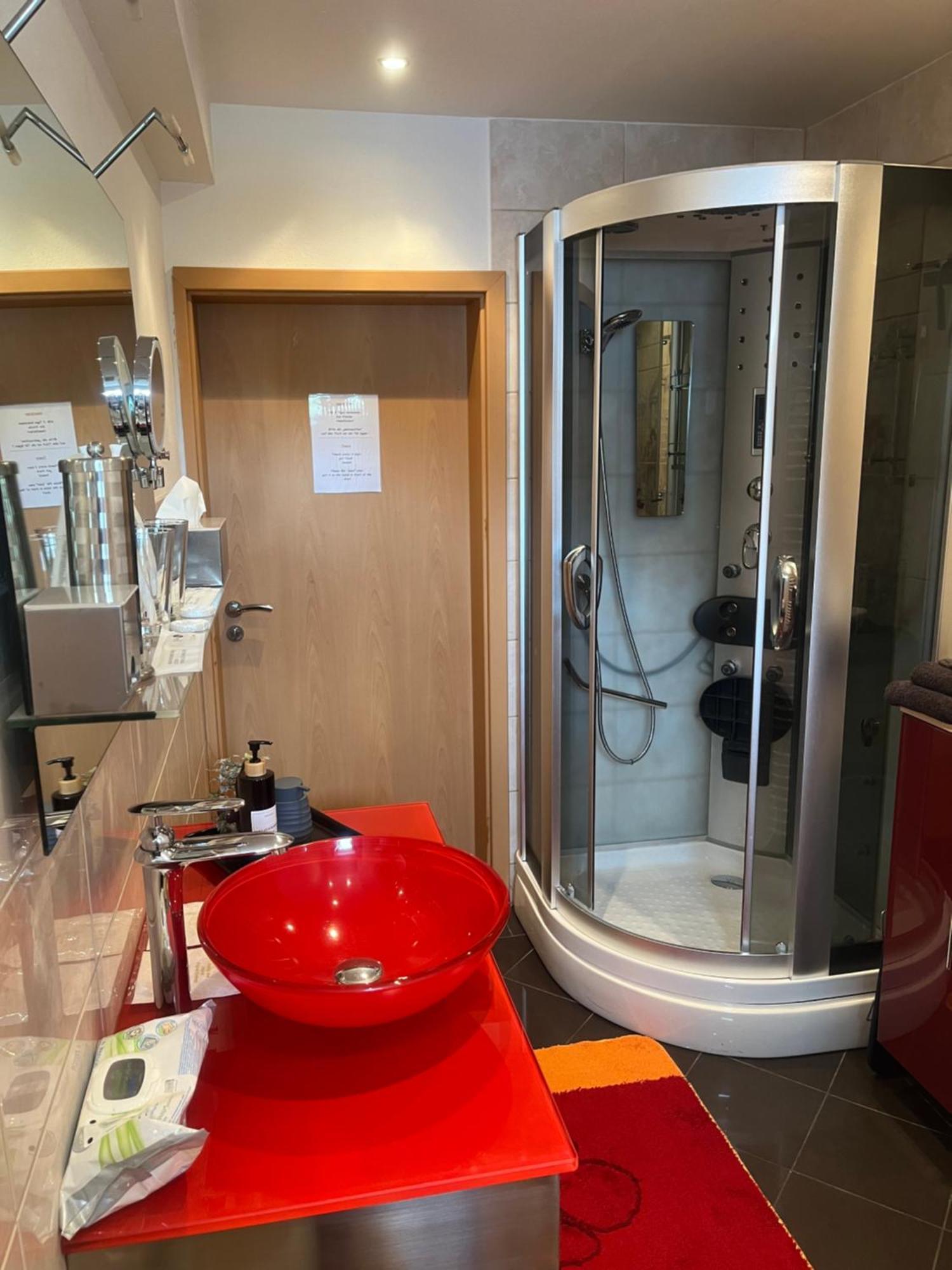 Gaestezimmer In Ratingen Bei Duesseldorf Mit Einem Hauch Luxus Exterior foto